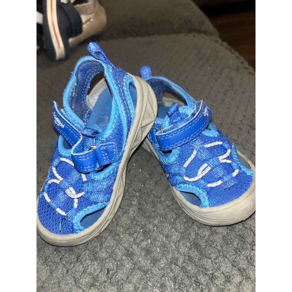 OshKosh Boy's Everyplay Flexible Outsole Bump Toe Blue Sandal size 6